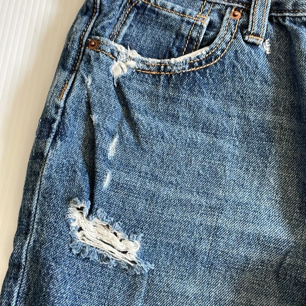 Old Navy super distressed high rise, straight leg, button fly jeans. Girls 14